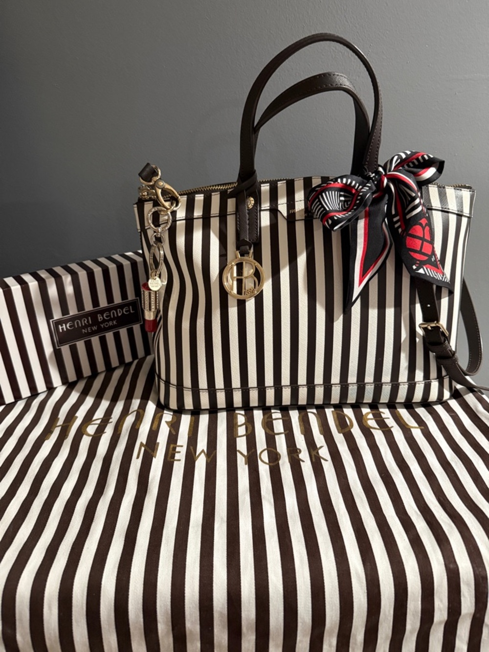 Henri Bendel Miss Bendel Carryall handbag w/ charm and silk scarf/box & dust bag